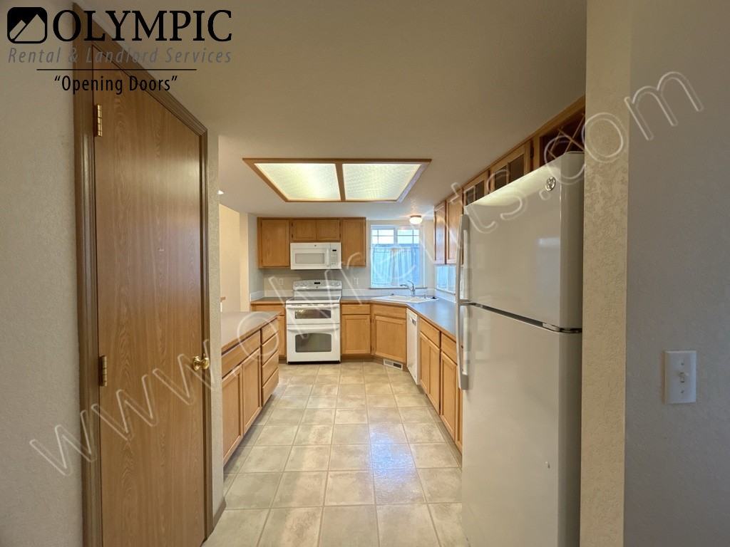 1115 Loyola St Ne - Photo 3 of 26