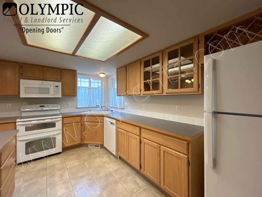 1115 Loyola St Ne - Photo 4 of 26