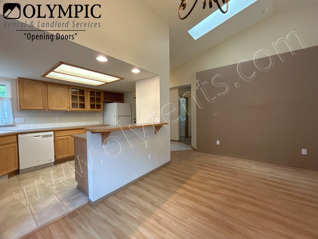 1115 Loyola St Ne - Photo 6 of 26