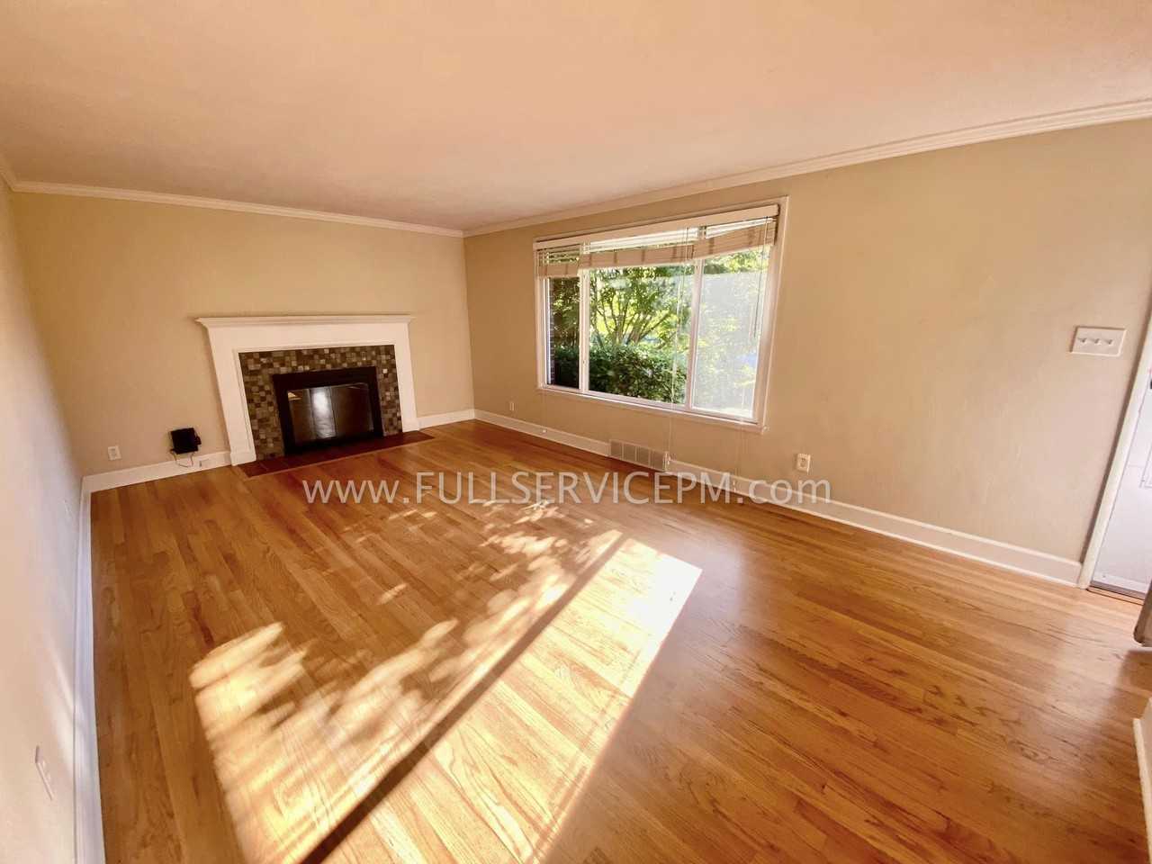 8020 Corliss Ave N - Photo 3 of 29