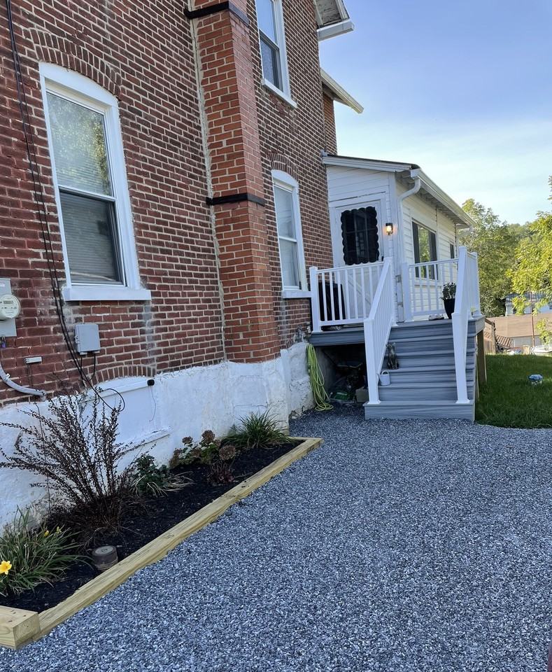 1940 Valley Rd - Photo 2 of 18