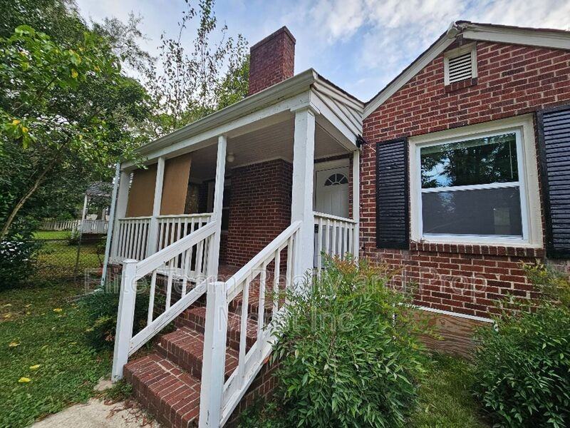 1107 Jensen St - Photo 2 of 19