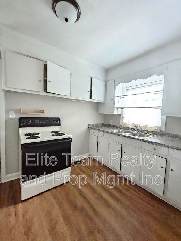 1107 Jensen St - Photo 6 of 19