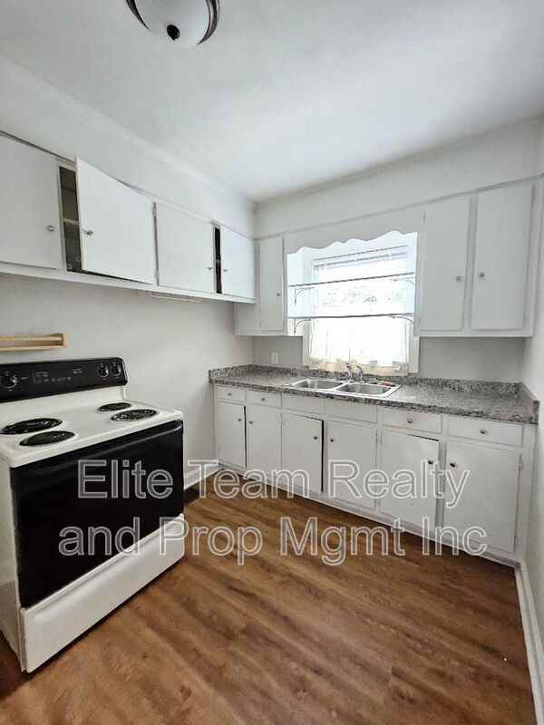 1107 Jensen St - Photo 7 of 19