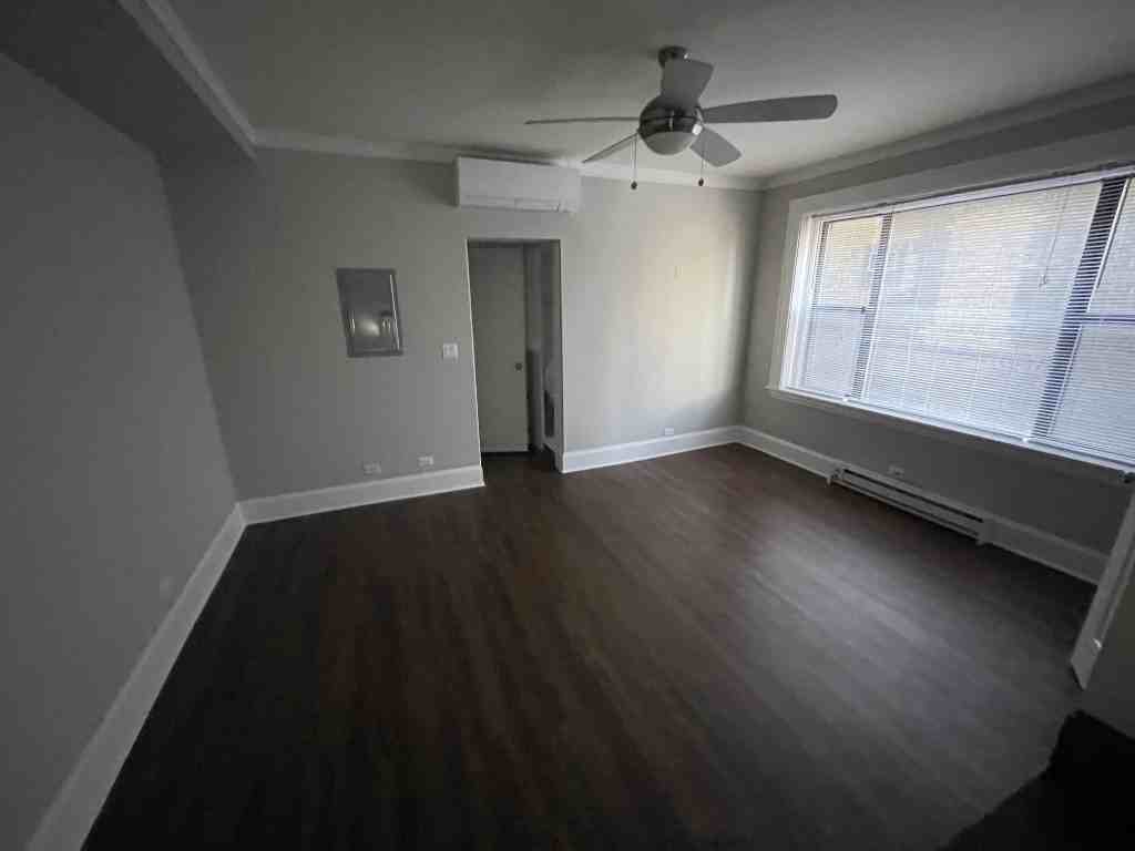 817 W Lakeside Pl #611 - Photo 2 of 17