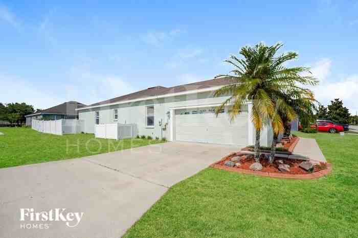 1990 Country Manor St - Photo 2 of 15