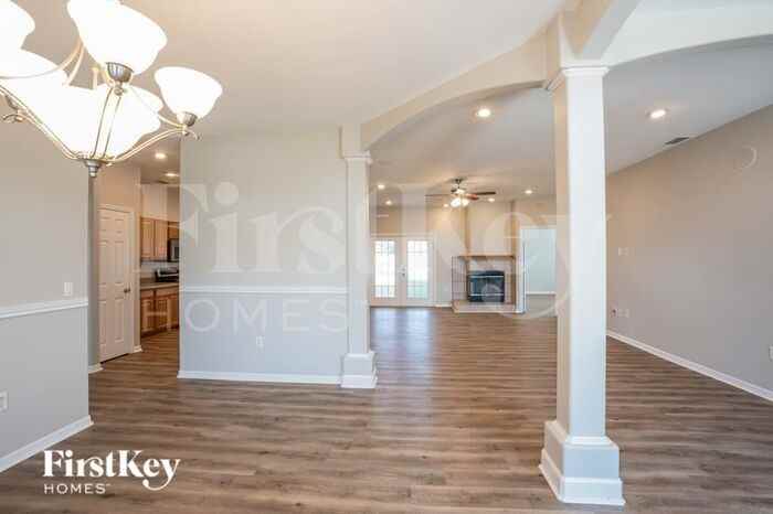 1990 Country Manor St - Photo 3 of 15