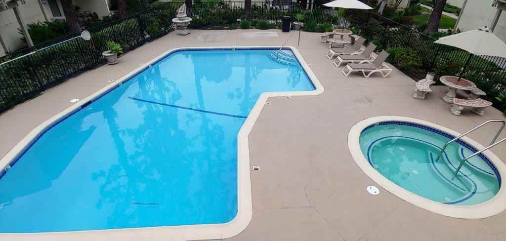 Pinewood - Photo 6 of 17