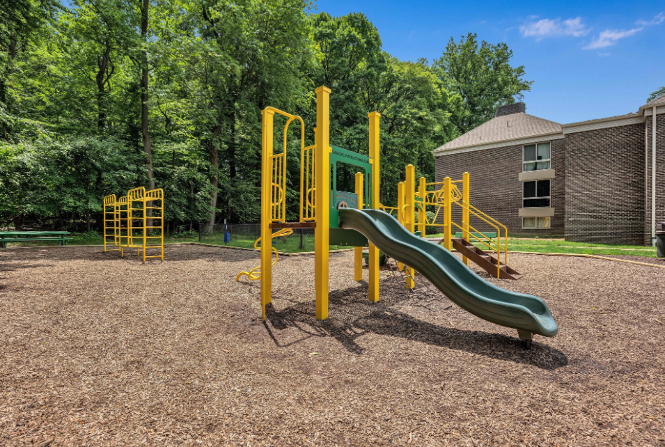 Westchester West Apartments - Photo 7 of 29