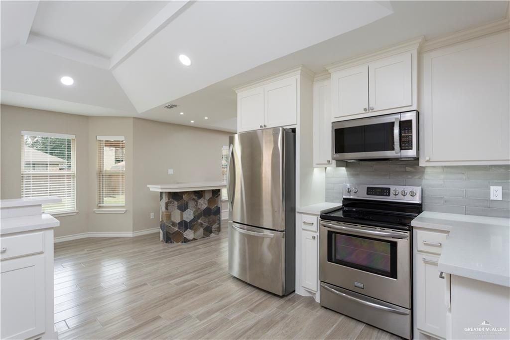 3112 Swallow Ave - Photo 3 of 13