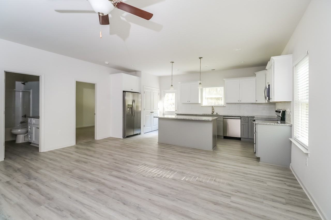 621 Burrington Ct - Photo 5 of 16