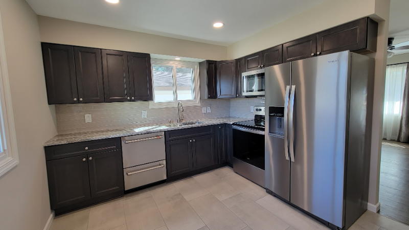 6305 49th Ave - Photo 2 of 32