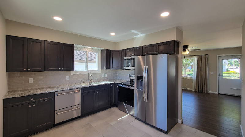 6305 49th Ave - Photo 3 of 32