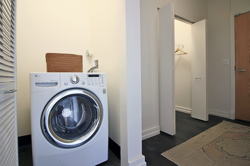 2152 S Indiana Ave - Photo 3 of 17