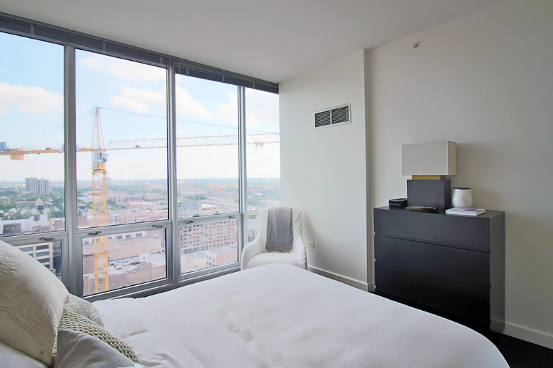 2152 S Indiana Ave - Photo 4 of 17