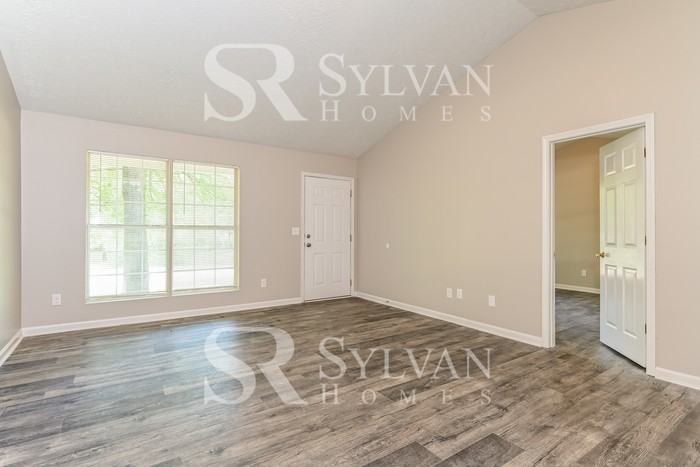 107 Live Oak Dr - Photo 2 of 15