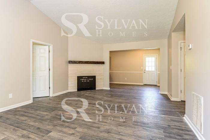 107 Live Oak Dr - Photo 3 of 15