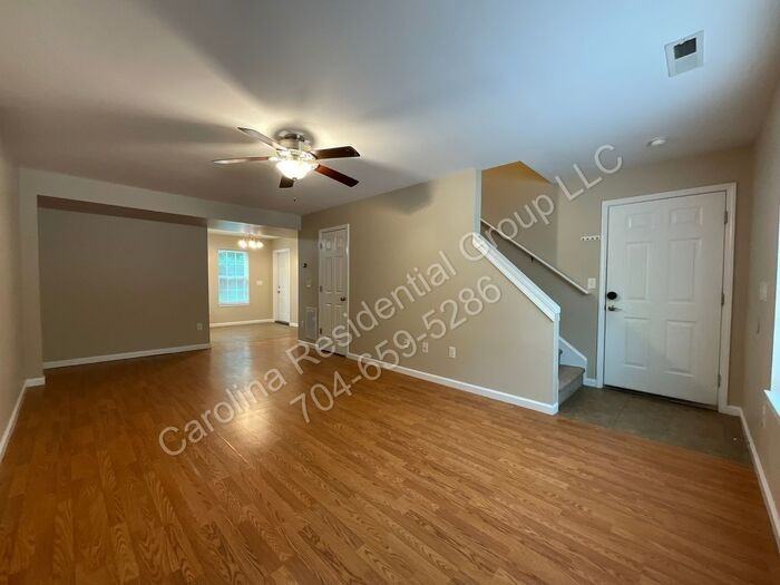 321 E I St - Photo 2 of 18