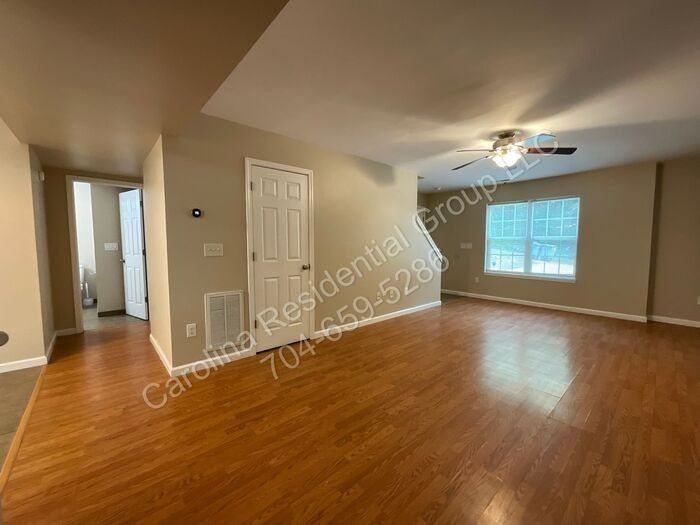 321 E I St - Photo 3 of 18