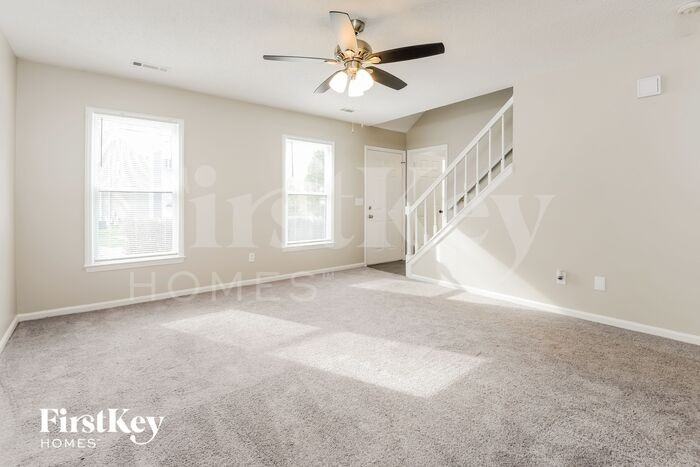 208 Guinevere Ct - Photo 2 of 15