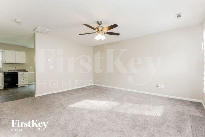 208 Guinevere Ct - Photo 3 of 15