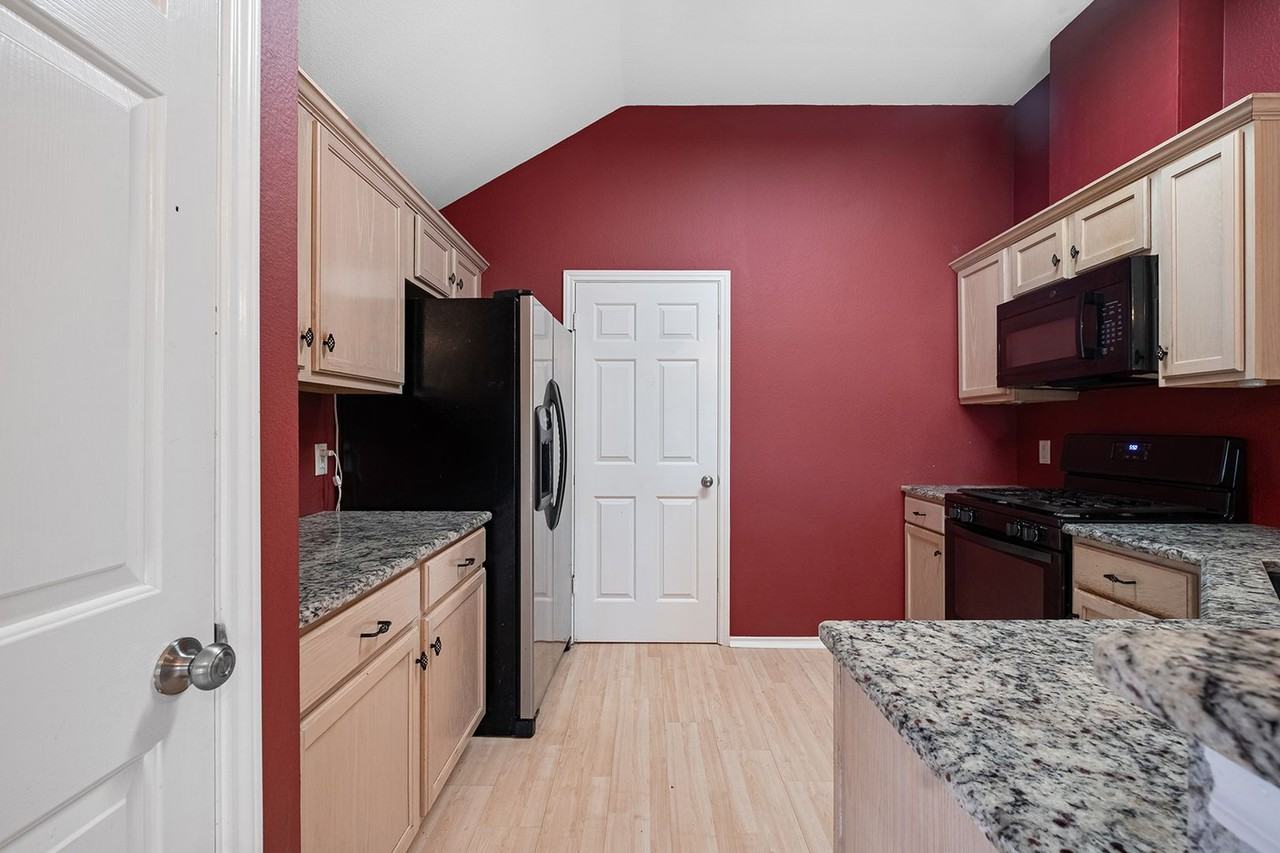 3012 Hill St - Photo 5 of 24