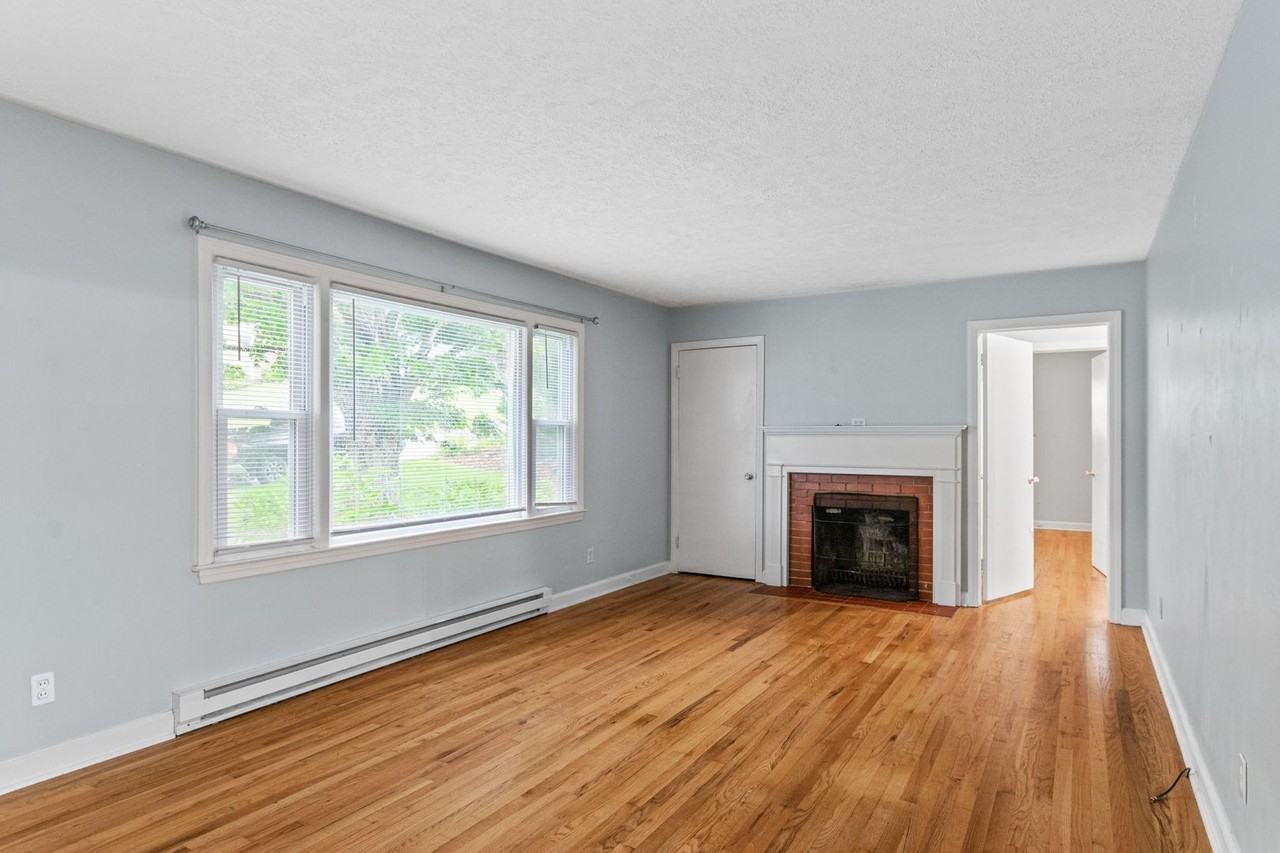 1410 Crestview Dr - Photo 2 of 25