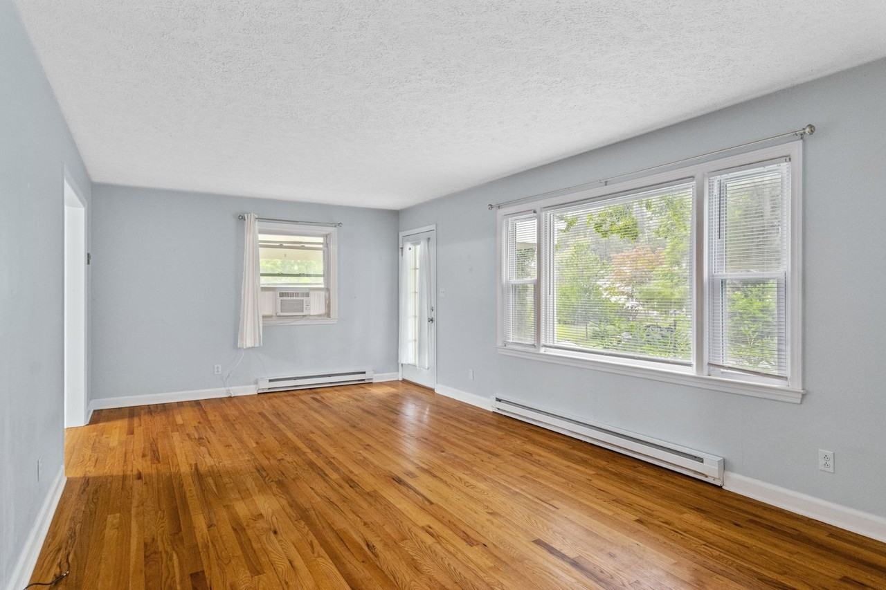 1410 Crestview Dr - Photo 3 of 25