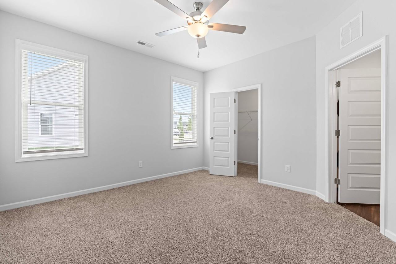 242 Sandstone St - Photo 7 of 15