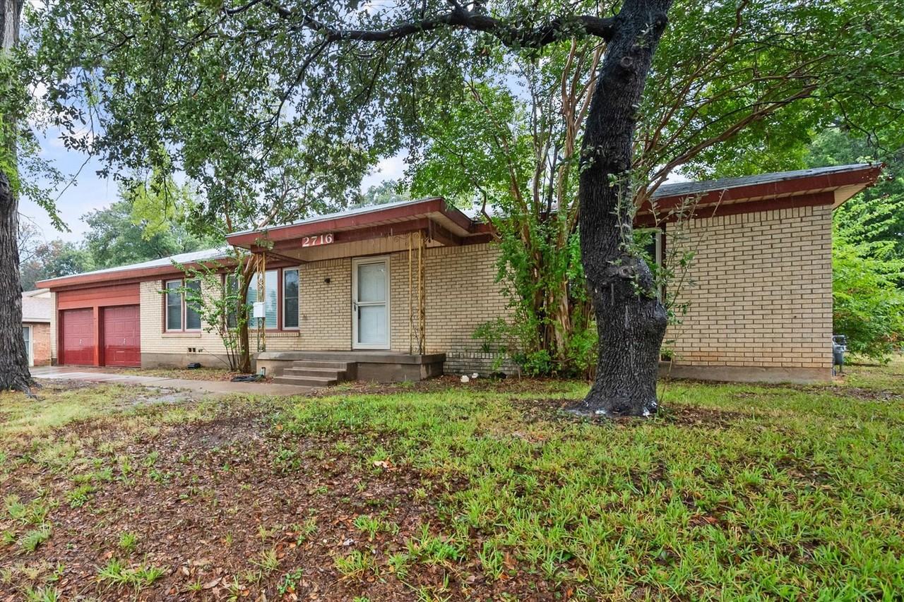 2716 Scruggs Park Dr - Photo 2 of 34