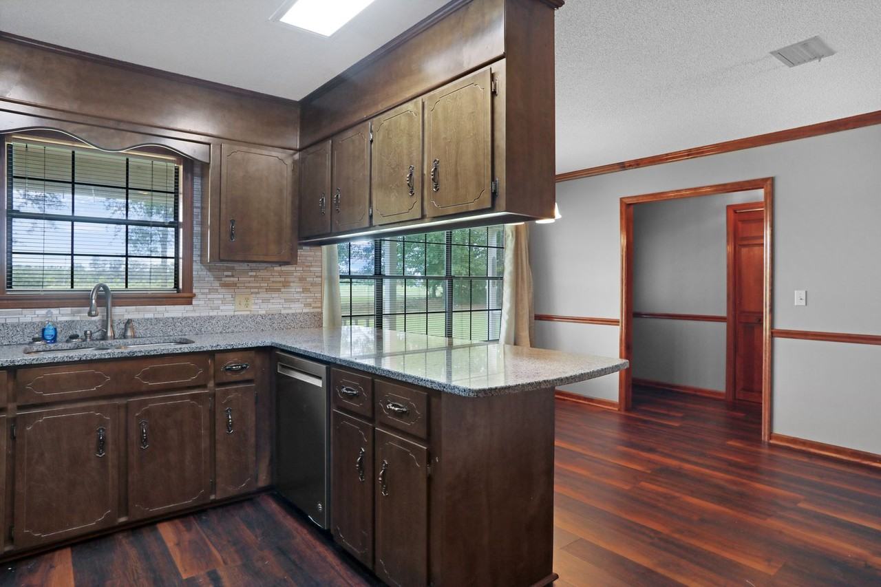 4832 Empire Rd - Photo 6 of 20