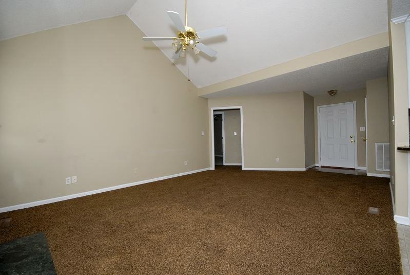102 Sunridge Ln - Photo 2 of 11