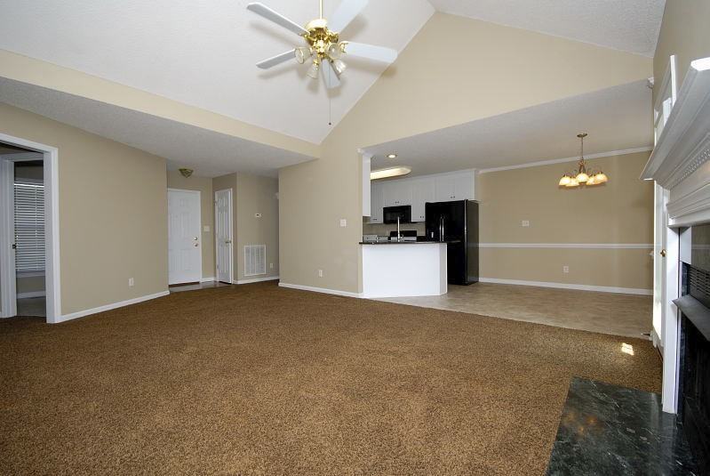 102 Sunridge Ln - Photo 3 of 11