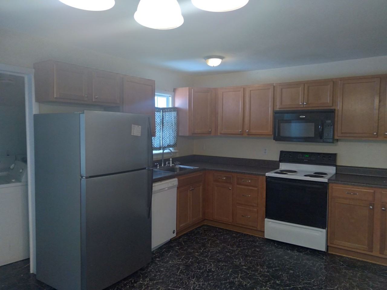 5527 Hansdale Rd - Photo 3 of 12