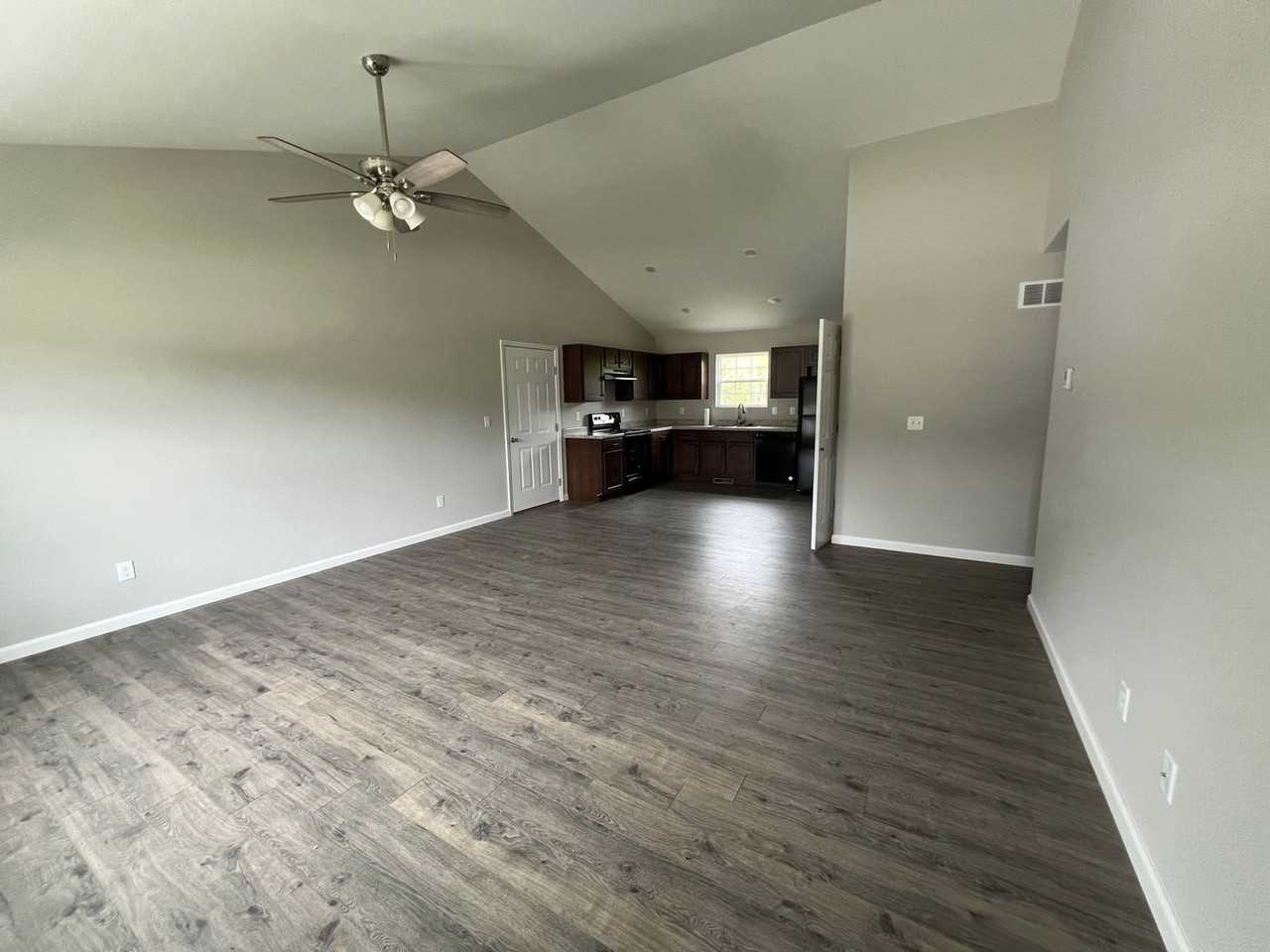867 Lakeway Dr - Photo 2 of 13