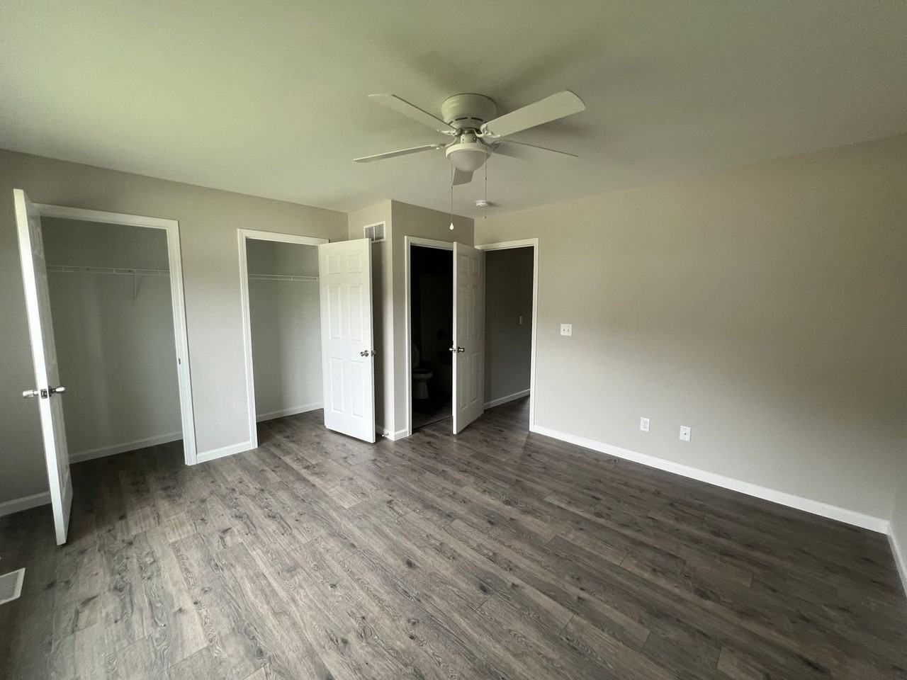 867 Lakeway Dr - Photo 5 of 13