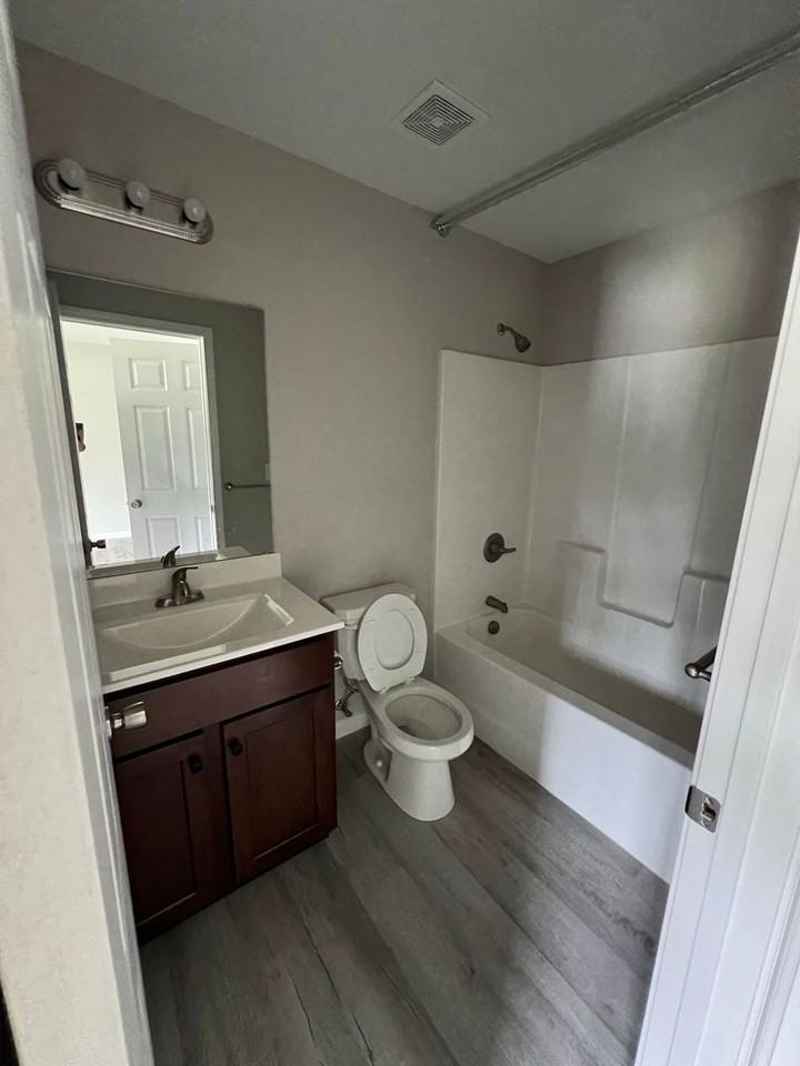 867 Lakeway Dr - Photo 6 of 13