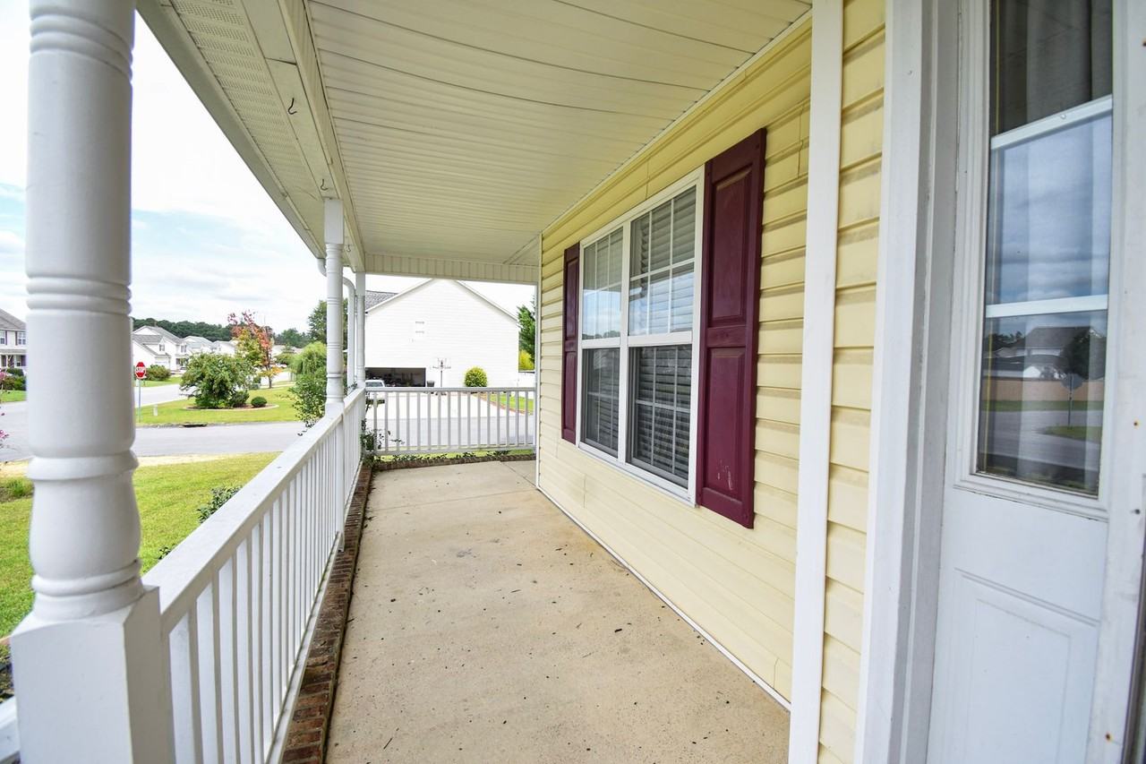 135 Lenoir Dr - Photo 3 of 32