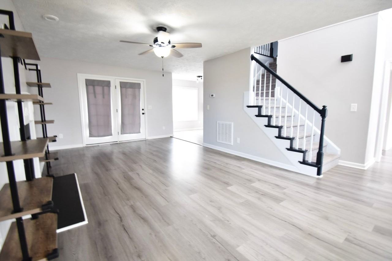 135 Lenoir Dr - Photo 5 of 32