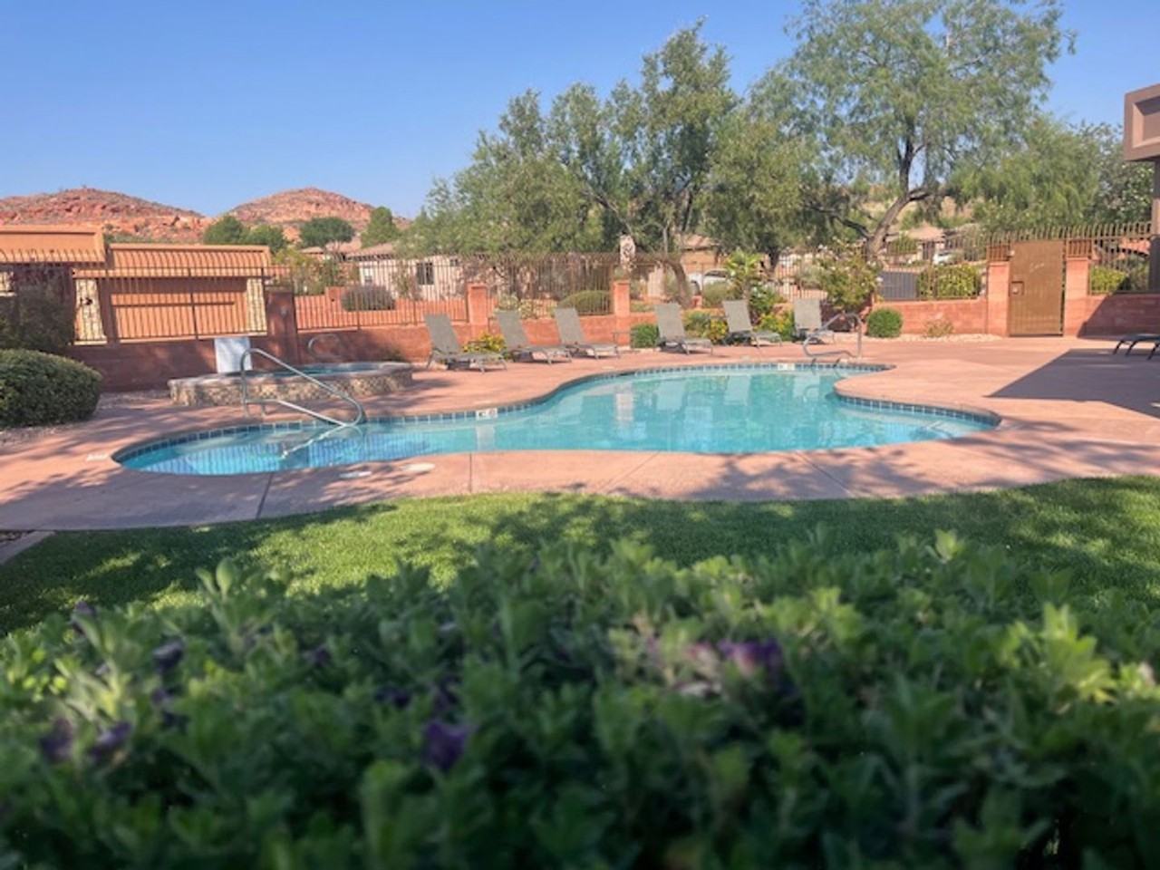 1614 N Great Basin Dr - Photo 2 of 35