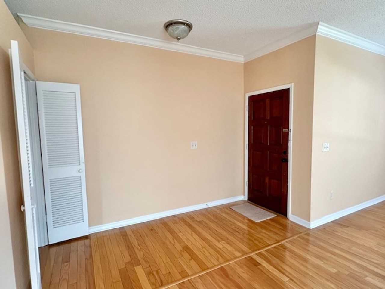 587 Holbrook Cir - Photo 2 of 33