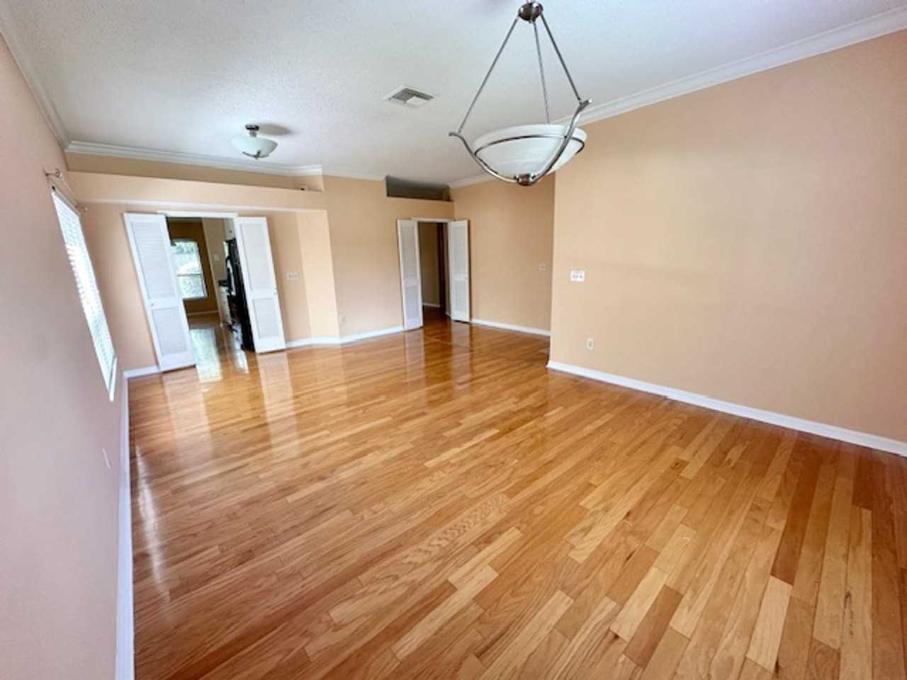 587 Holbrook Cir - Photo 6 of 33