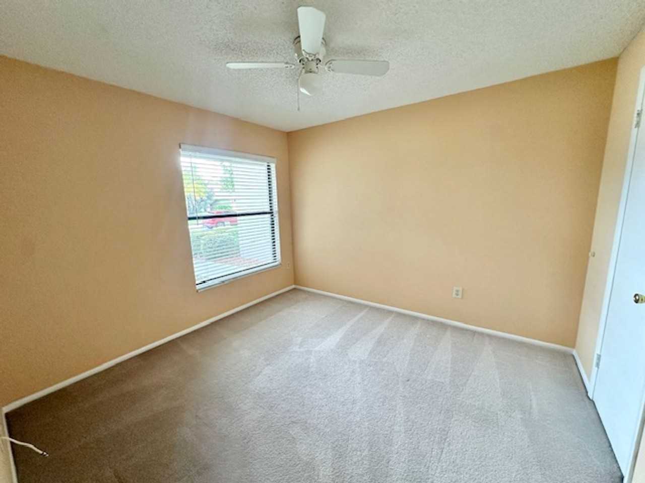 587 Holbrook Cir - Photo 7 of 33