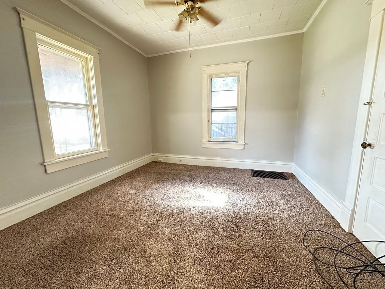 1121 S 19th St - Photo 3 of 9