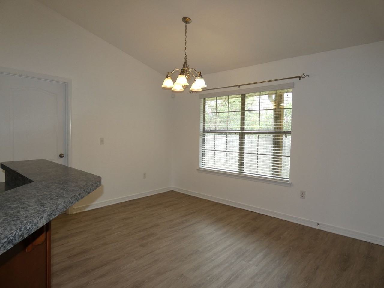 1712 Bay Pine Cir - Photo 7 of 26