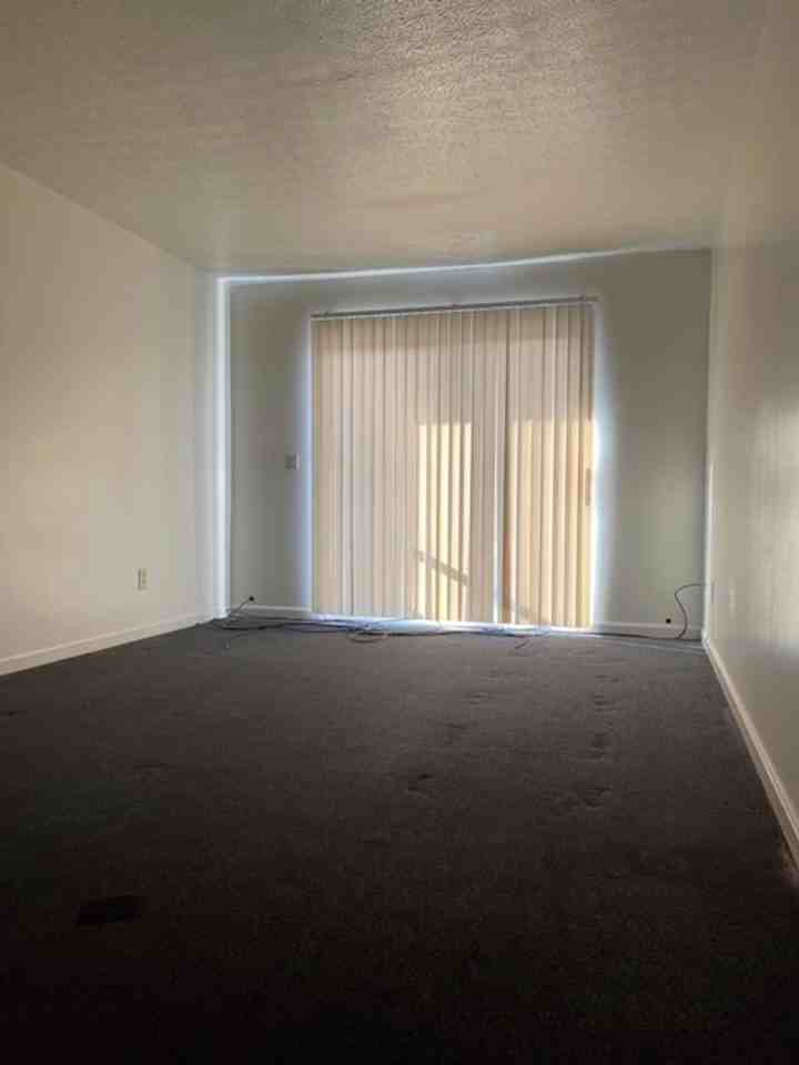 708 E. Lincoln Trail - Photo 2 of 15