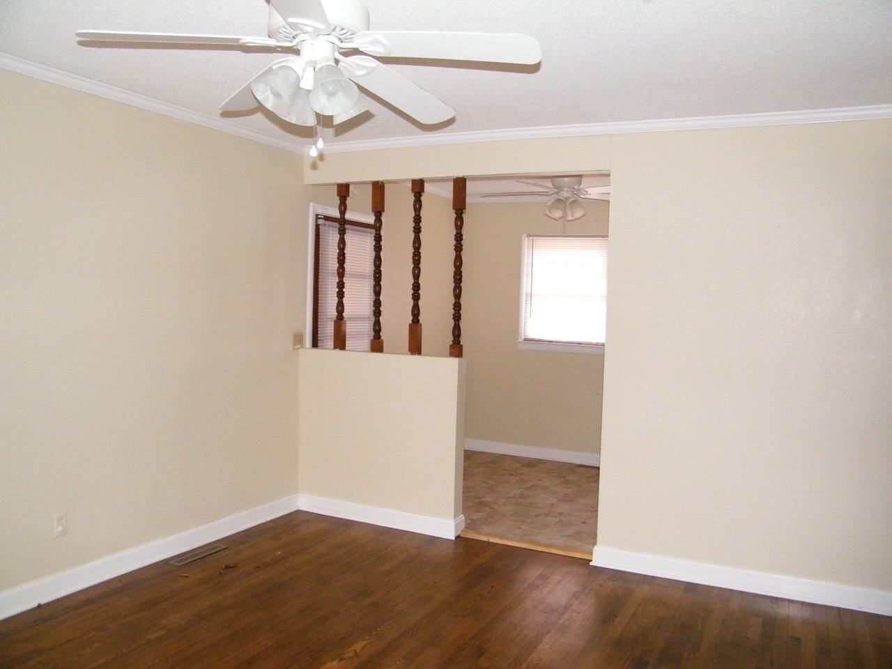 914 W Oakland Ave - Photo 3 of 19