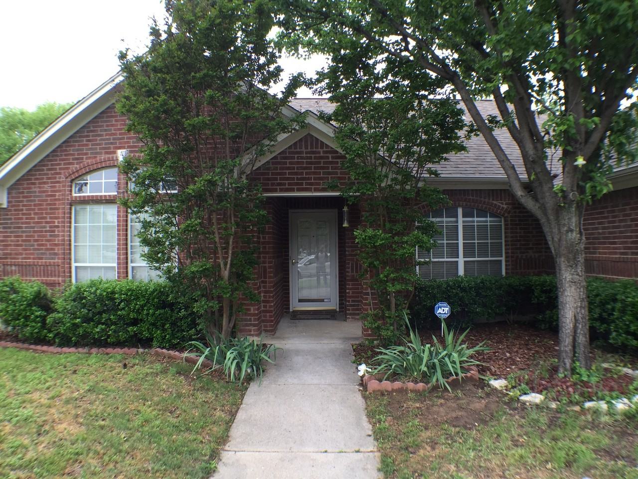 1834 Meadow Crest Dr - Photo 2 of 18