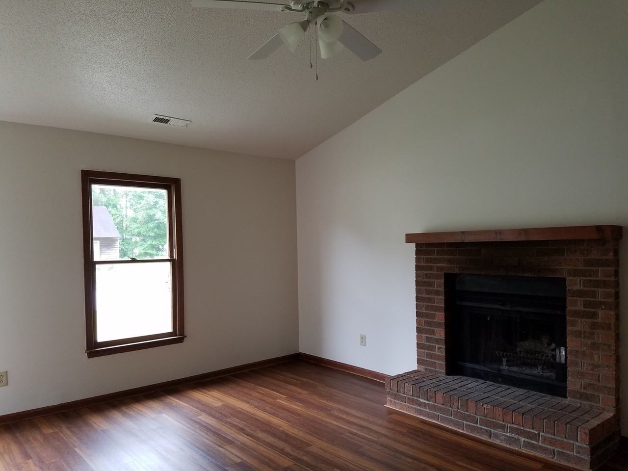 125 Corey Cir - Photo 2 of 13