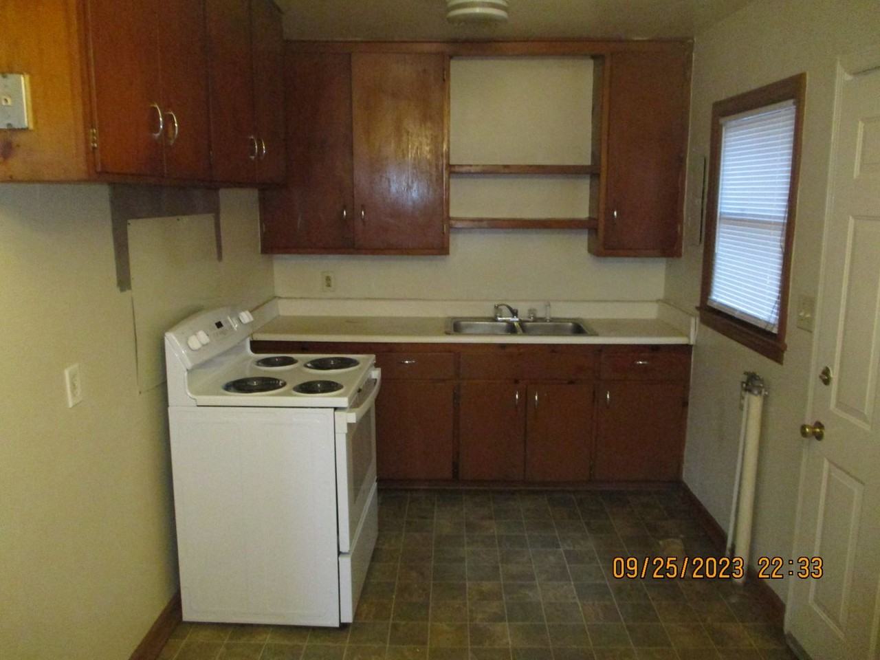 1813 W Gordon Ave - Photo 4 of 6